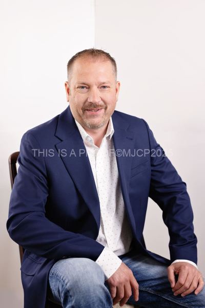 Knospe-Bradley_headshot_2025-1