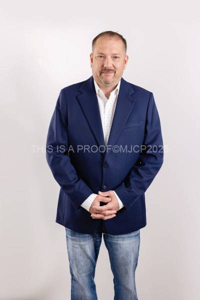 Knospe-Bradley_headshot_2025-10