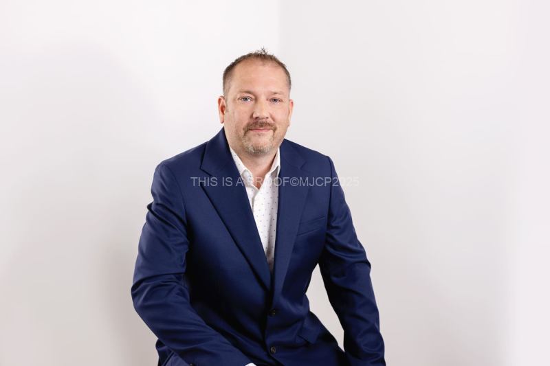 Knospe-Bradley_headshot_2025-12
