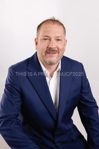 Knospe-Bradley_headshot_2025-13