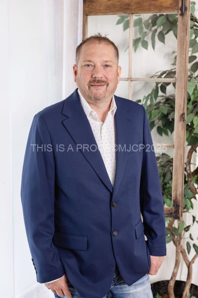 Knospe-Bradley_headshot_2025-14