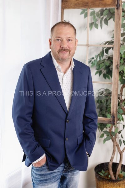 Knospe-Bradley_headshot_2025-16