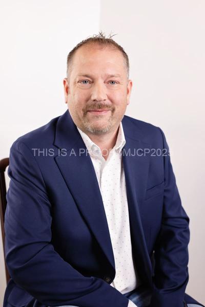 Knospe-Bradley_headshot_2025-3