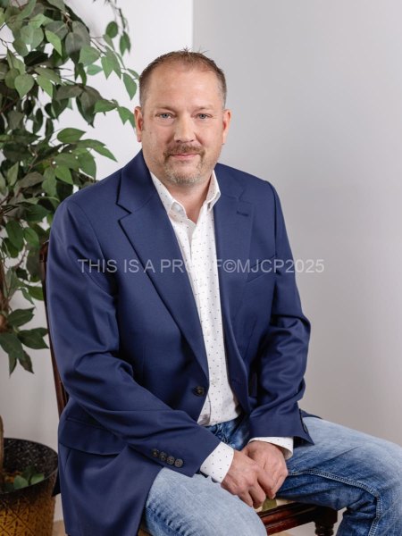 Knospe-Bradley_headshot_2025-4